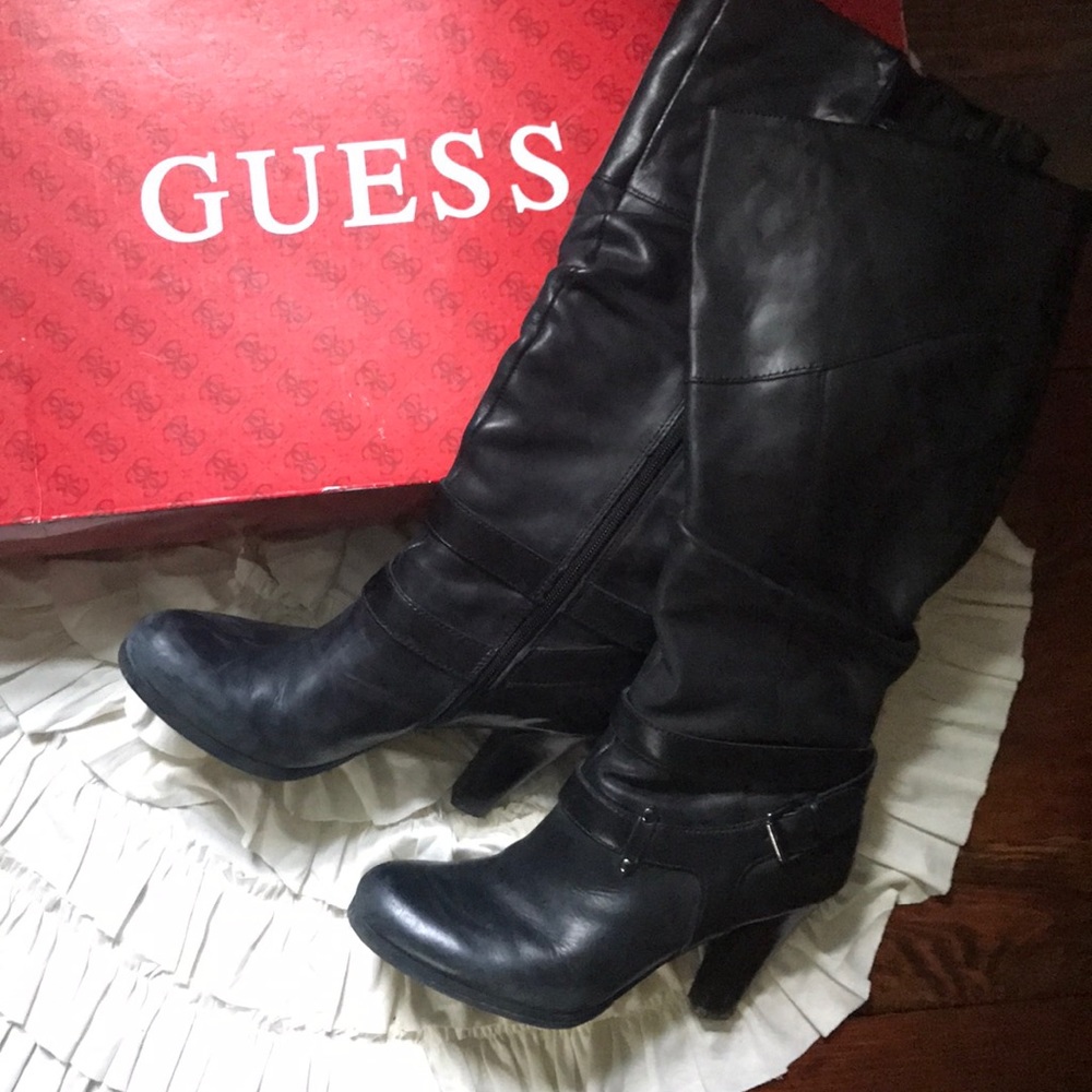 Soft black leather Guess boots 👢